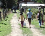 La AFIP, a través de la Dirección General de los Recursos de la Seguridad Social (DGRSS), en el marco del Operativo Verano 2014, encontró a 13 menores, de entre 9 y 15 años, trabajando en un campo de frambuesas en el Lago Puelo, provincia del Chubut.